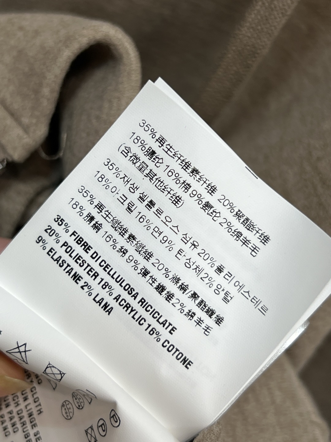 MIU家 25秋冬新款 连帽拉链卫衣+半身裙套装 采用柔软空气层面料 穿着舒适又易打理 连帽开衫卫衣+抽