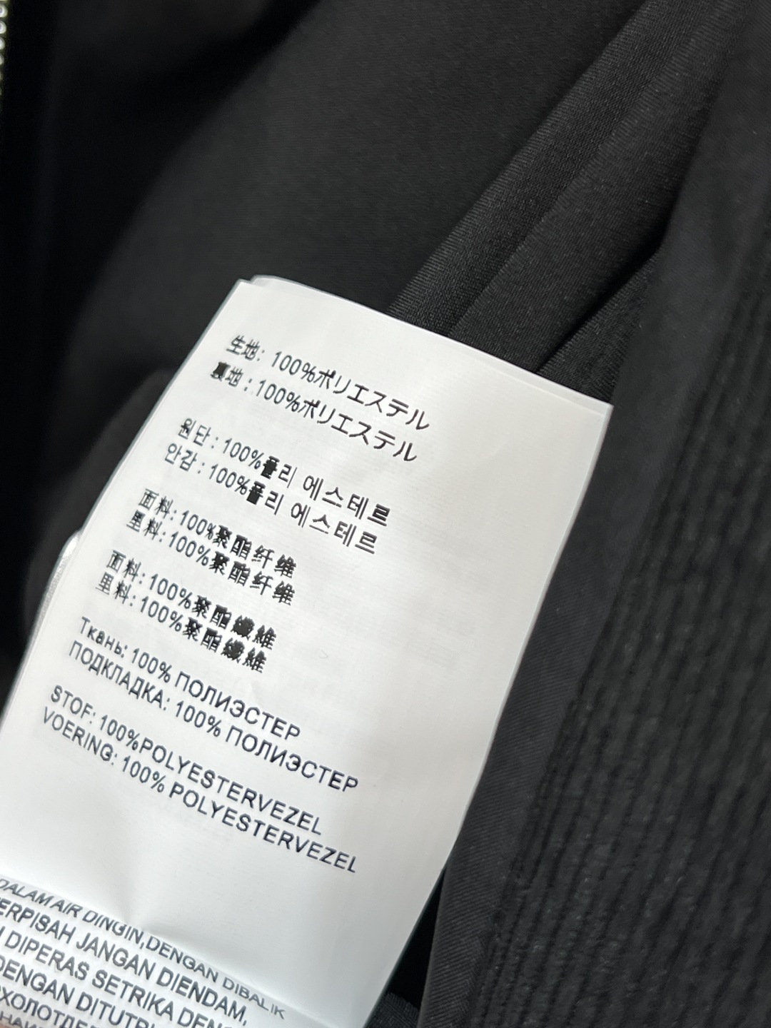 MIu家 25秋冬新款 立领短款夹克 下摆褶皱设计感满满，时尚度UP！左胸有品牌刺绣 细节精致 辦识度高