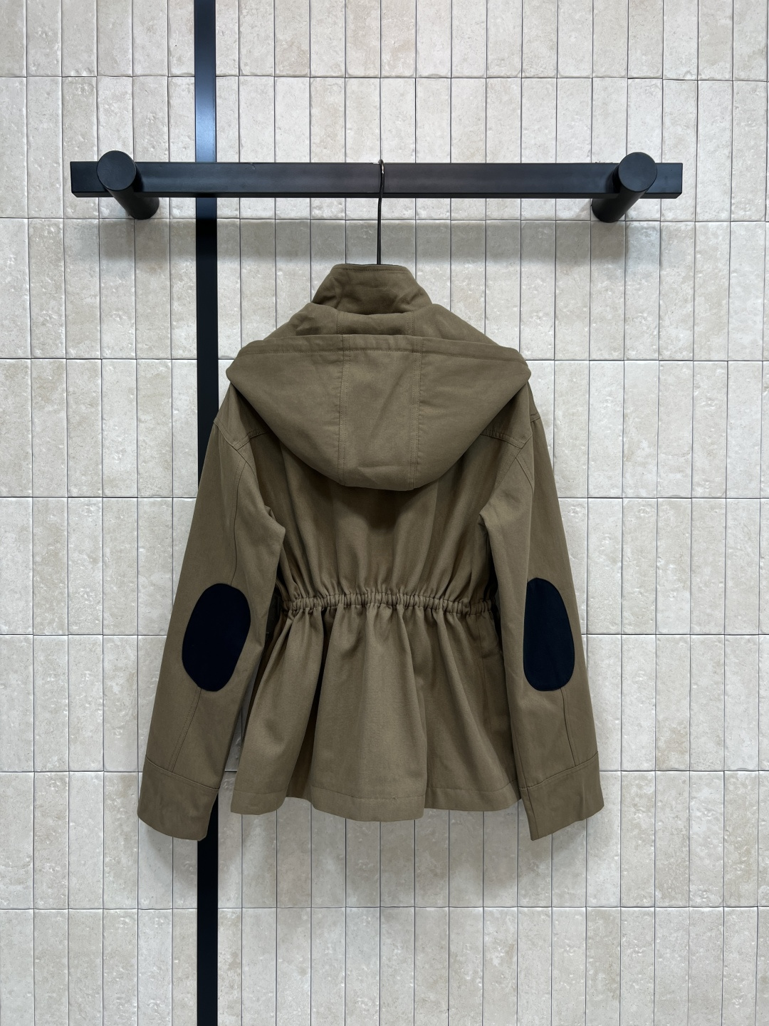 PD家 25秋冬新款 连帽立领收腰短款风衣外套 柔软细腻面料 舒适又实用 简约设计+抽绳腰部 轻松调节版