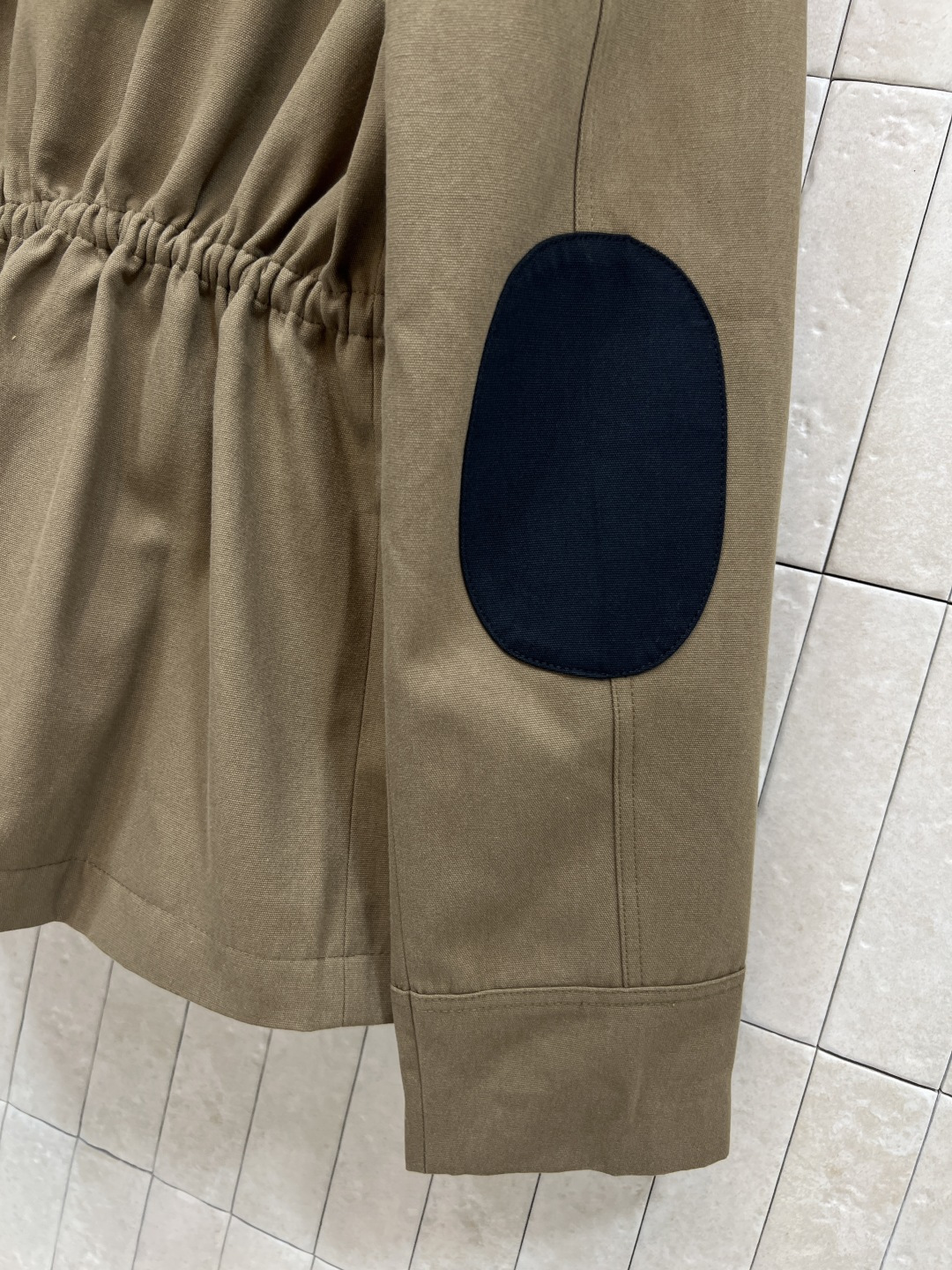 PD家 25秋冬新款 连帽立领收腰短款风衣外套 柔软细腻面料 舒适又实用 简约设计+抽绳腰部 轻松调节版