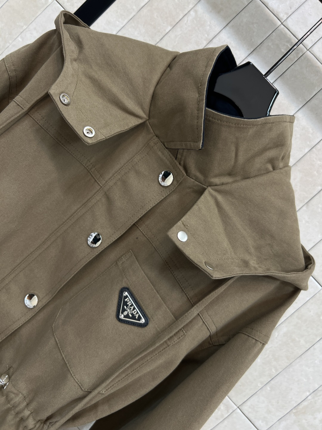 PD家 25秋冬新款 连帽立领收腰短款风衣外套 柔软细腻面料 舒适又实用 简约设计+抽绳腰部 轻松调节版