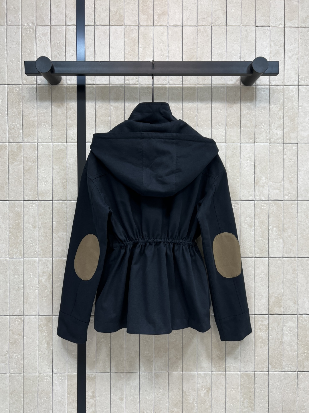 PD家 25秋冬新款 连帽立领收腰短款风衣外套 柔软细腻面料 舒适又实用 简约设计+抽绳腰部 轻松调节版