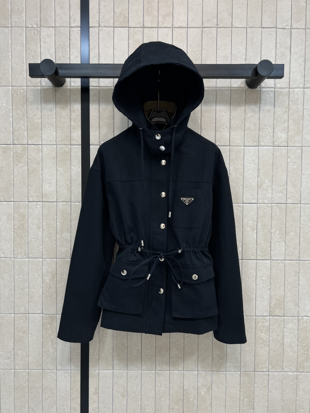 PD家 25秋冬新款 连帽立领收腰短款风衣外套 柔软细腻面料 舒适又实用 简约设计+抽绳腰部 轻松调节版