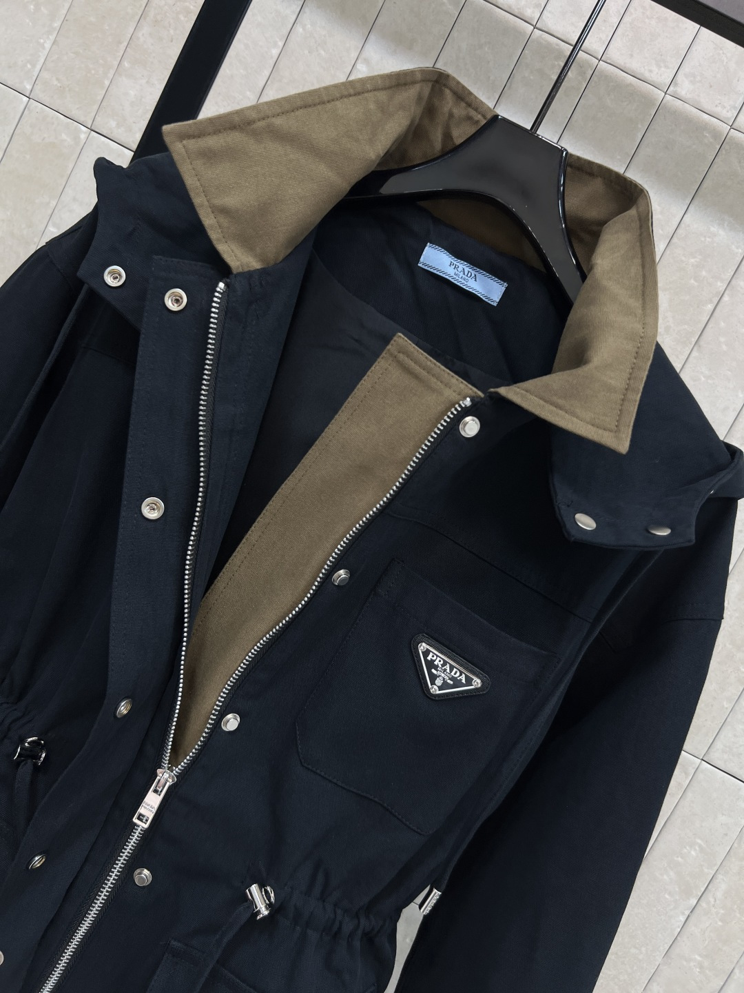 PD家 25秋冬新款 连帽立领收腰短款风衣外套 柔软细腻面料 舒适又实用 简约设计+抽绳腰部 轻松调节版