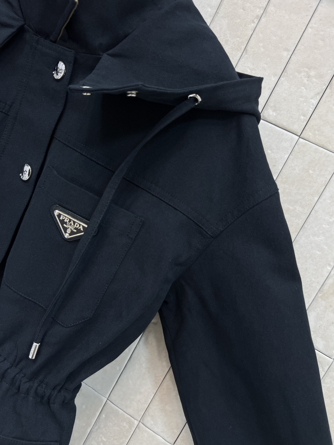 PD家 25秋冬新款 连帽立领收腰短款风衣外套 柔软细腻面料 舒适又实用 简约设计+抽绳腰部 轻松调节版