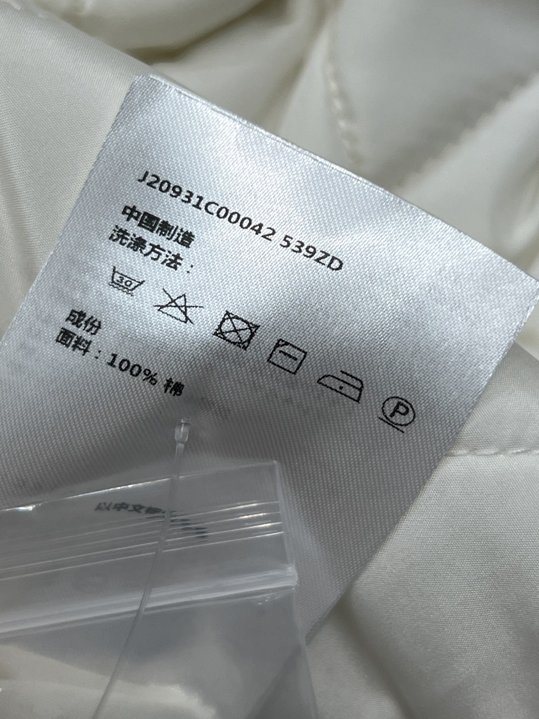 M家 25秋冬新款 连帽菱形压线收腰棉服 这款棉服采用菱形压线设计 立体感满满 保暖又时髦！轻质棉料填充