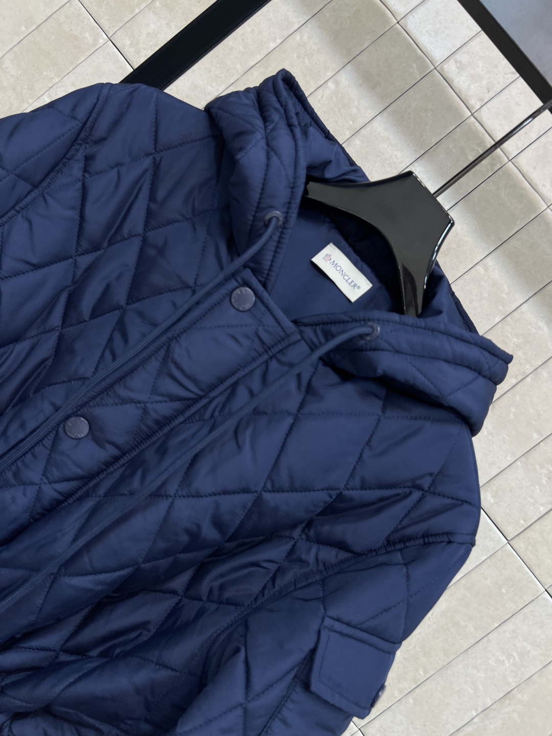 M家 25秋冬新款 连帽菱形压线收腰棉服 这款棉服采用菱形压线设计 立体感满满 保暖又时髦！轻质棉料填充