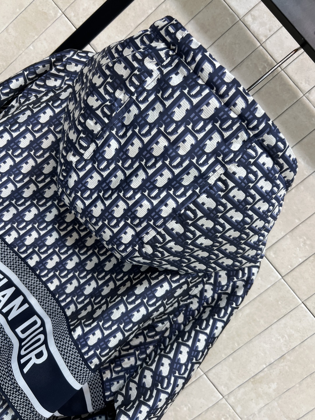 D家 25秋冬新款 老花连帽收腰夹克 经典D字母提花面料品牌感满满！宽松抽绳收腰版型 正面双口袋+背面L