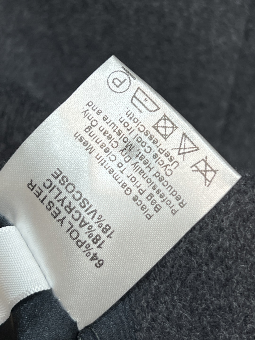 L家 25秋冬新款 灰色双排扣毛呢西装外套 采用厚实呢子面料 保暖又有质感 开模定制logo金属纽扣+翻