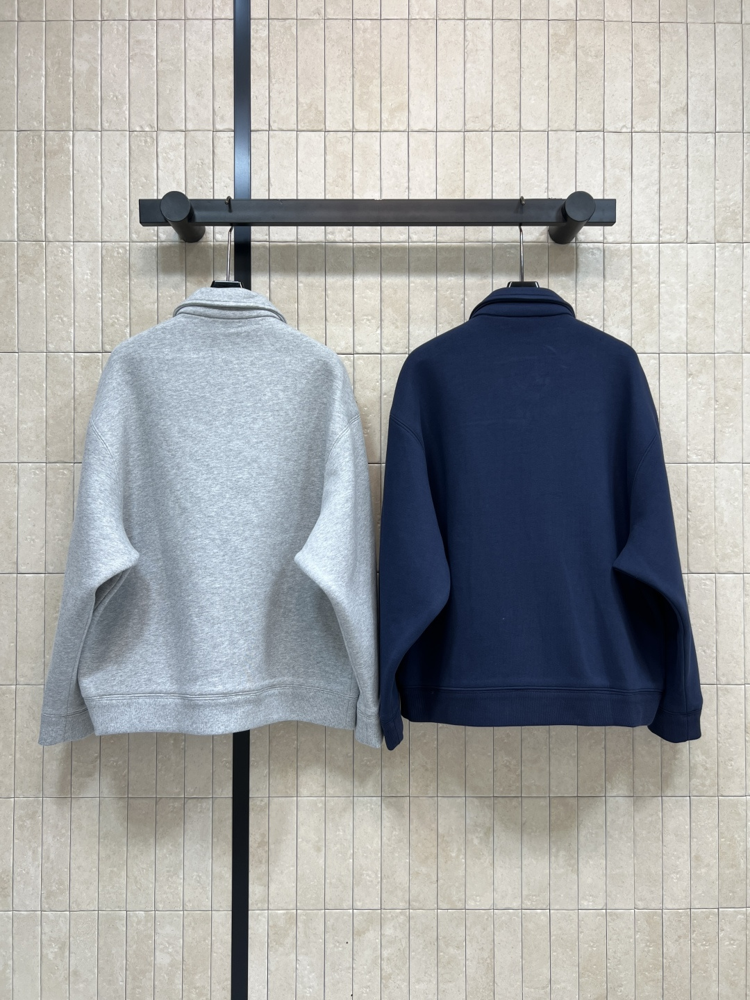 MIu家 25秋冬新款 字母贴布绣空气棉翻领卫衣外套 版型宽松百搭不挑人 彰显减龄青春活力气息 金色Lo