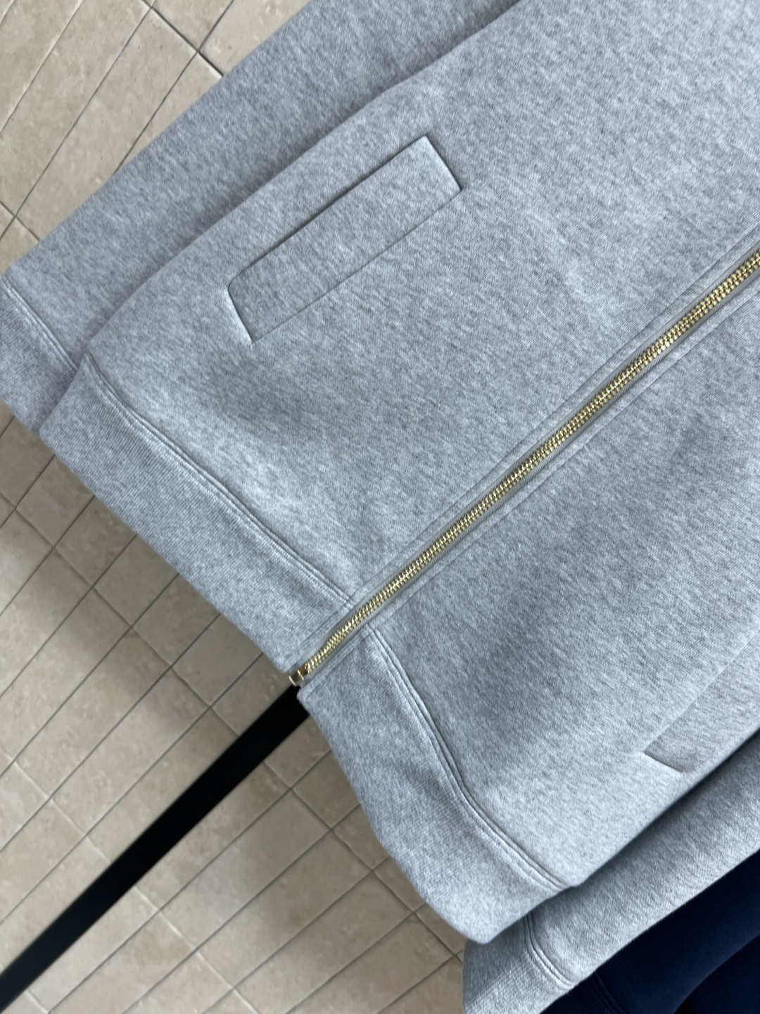 MIu家 25秋冬新款 字母贴布绣空气棉翻领卫衣外套 版型宽松百搭不挑人 彰显减龄青春活力气息 金色Lo