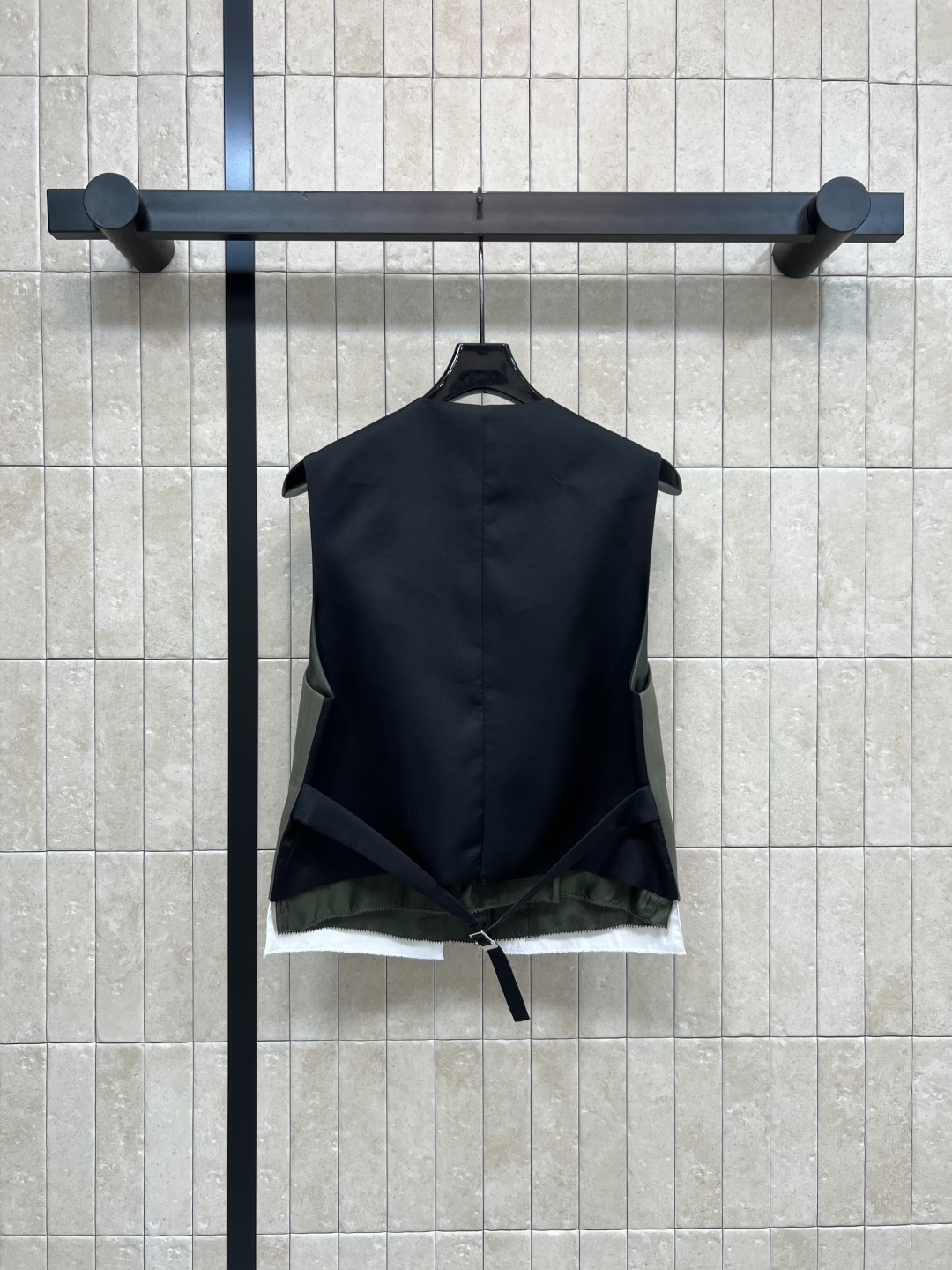 MIU家 25秋冬新款 假两件西装马甲 军绿色西装面料+白色口袋内衬 层次感满满！正面黑色纽扣 简约大方