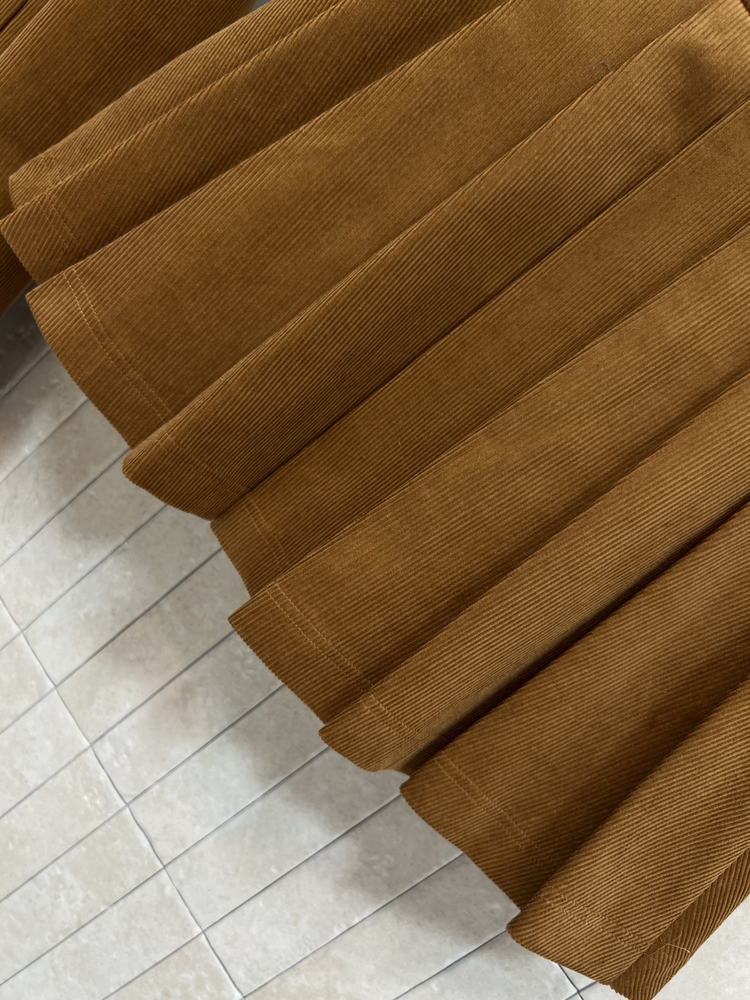 TB家 25秋冬新款 灯芯绒棒球外套+百褶短裙 焦糖色复古学院风 螺纹灯芯绒+夹棉内里 保暖又有质感 翻