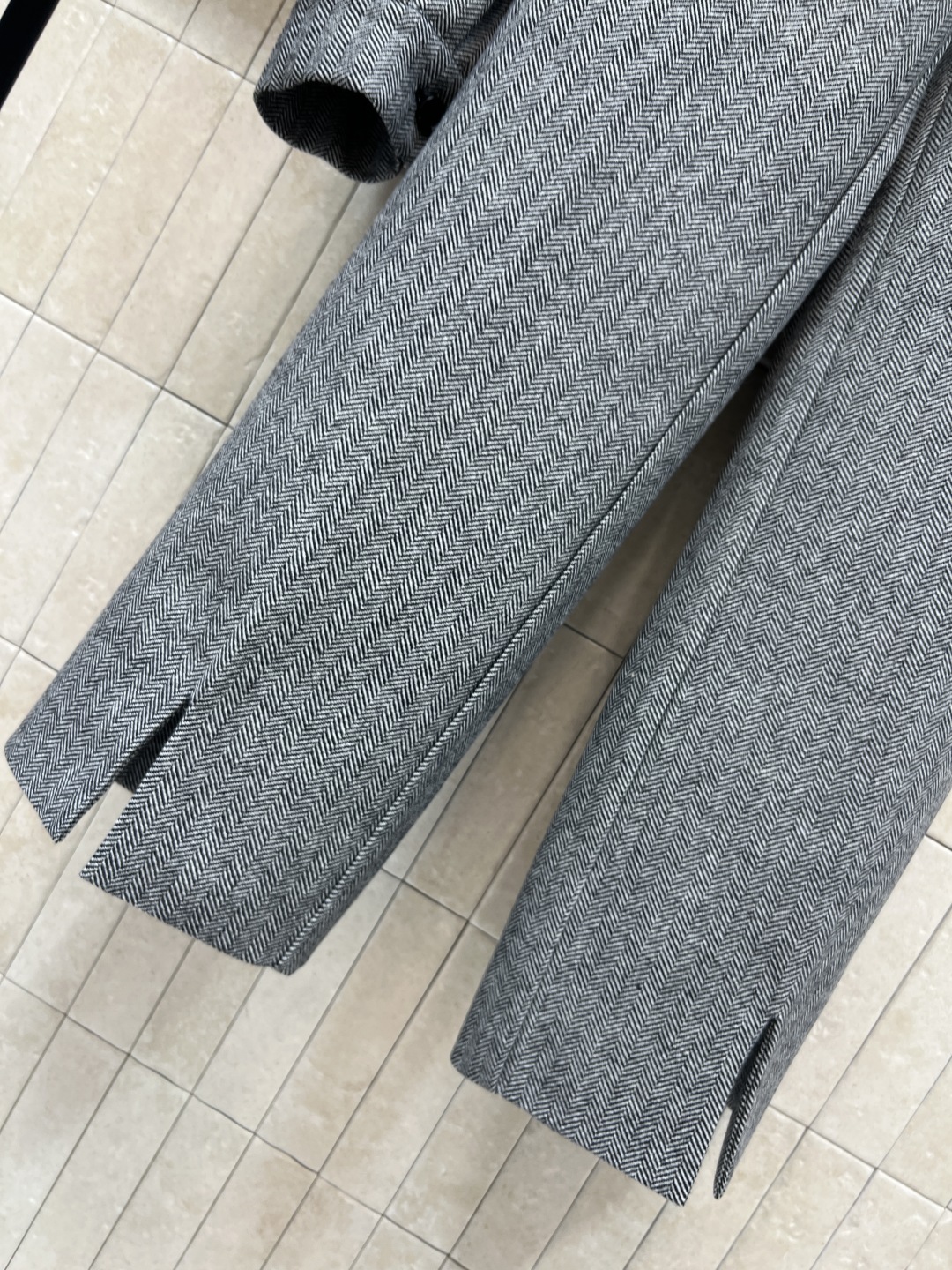 MIU家 25秋冬新款 人字纹羊毛夹克外套 +裤脚开叉裤套装 质地柔软有垂感 秋冬穿超舒服！通勤休闲都能