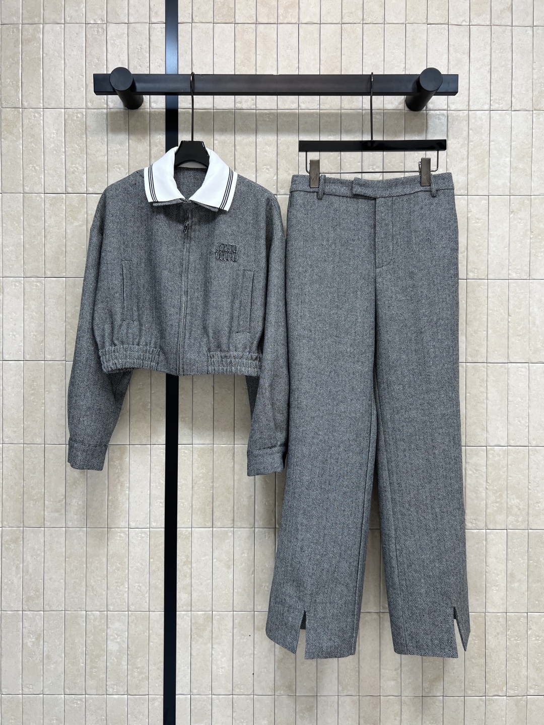 MIU家 25秋冬新款 人字纹羊毛夹克外套 +裤脚开叉裤套装 质地柔软有垂感 秋冬穿超舒服！通勤休闲都能