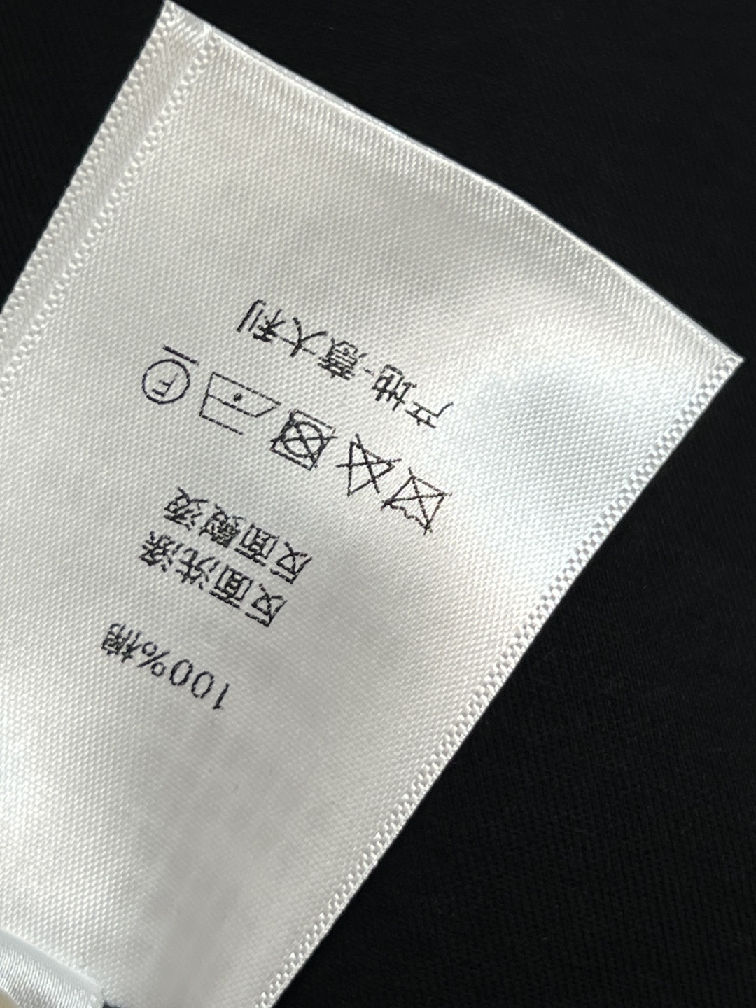 D家 25秋冬新款 织带拼接黑色打底裤 一秒穿出小细腿 腰间定制的字母织带拼接 经典刺绣小蜜蜂点缀 面料