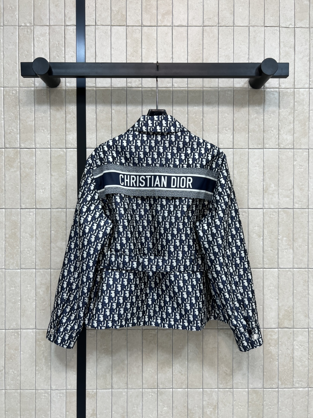 D家 25秋冬新款 老花夹克棉服外套 满幅Logo超有辨识度 版型挺阔 面料厚实耐穿 春秋季节超适合 日