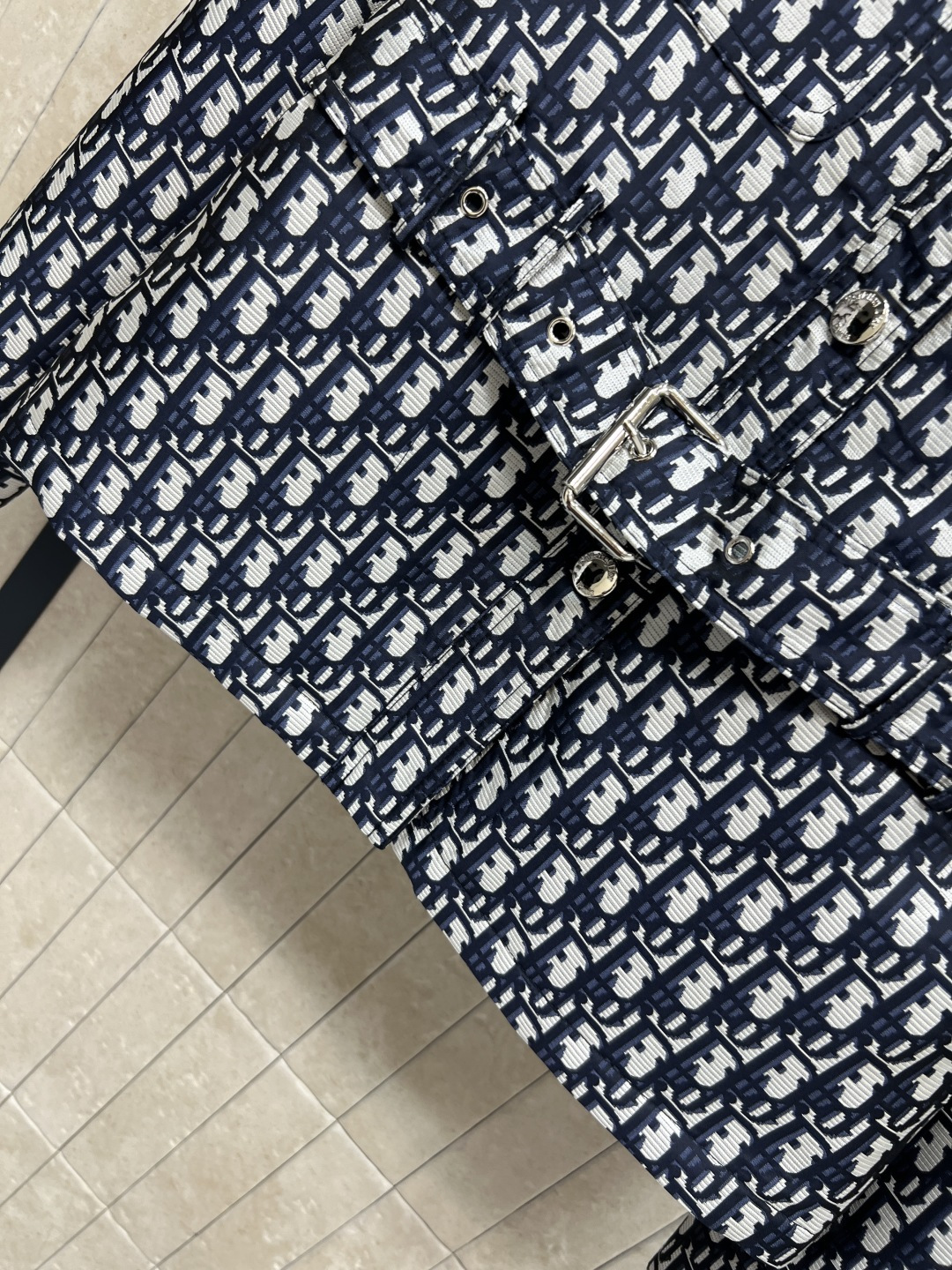 D家 25秋冬新款 老花夹克棉服外套 满幅Logo超有辨识度 版型挺阔 面料厚实耐穿 春秋季节超适合 日