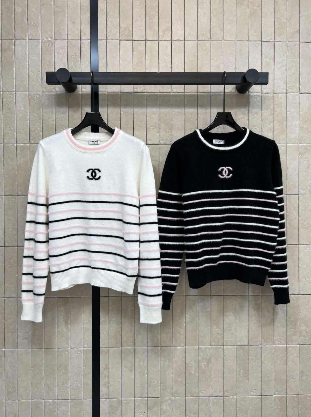 小香家 25秋冬新款 条纹针织毛衣 毛绒绒针织柔软材质+撞色条纹 经典又休闲！胸前刺绣双CLogo超精致