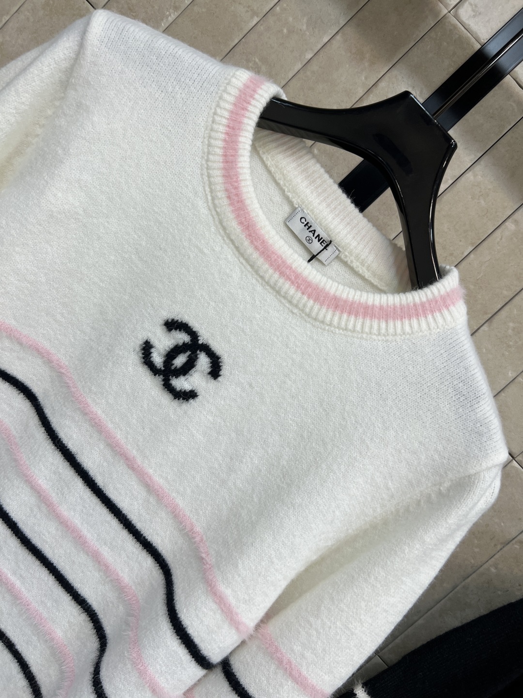 小香家 25秋冬新款 条纹针织毛衣 毛绒绒针织柔软材质+撞色条纹 经典又休闲！胸前刺绣双CLogo超精致