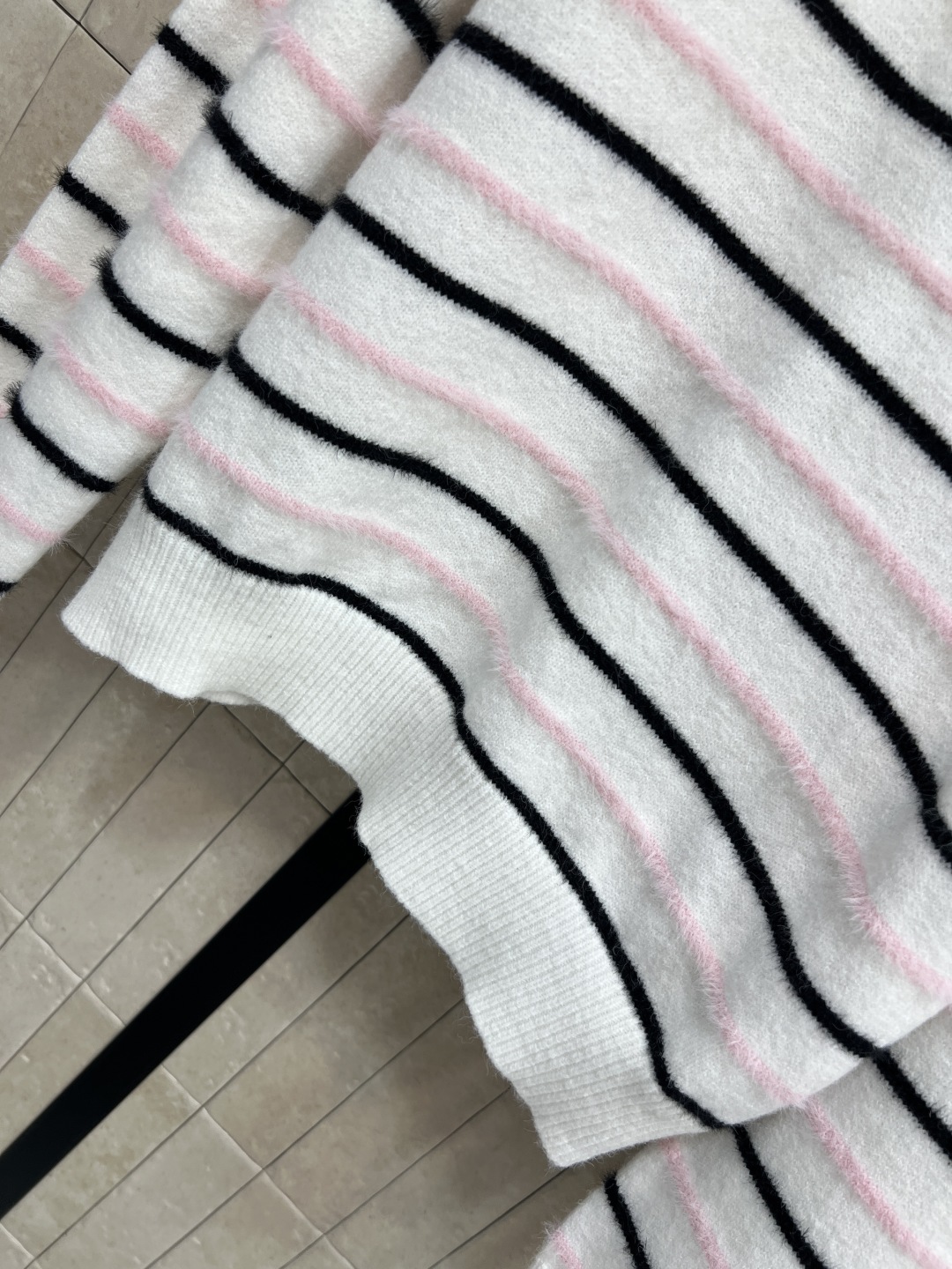 小香家 25秋冬新款 条纹针织毛衣 毛绒绒针织柔软材质+撞色条纹 经典又休闲！胸前刺绣双CLogo超精致