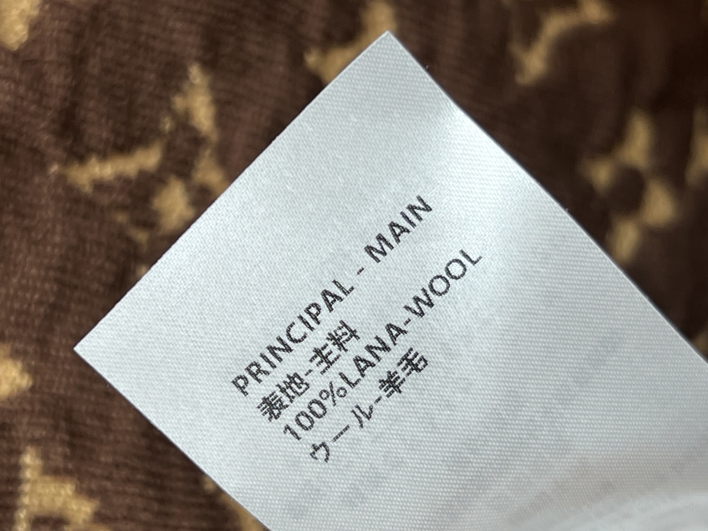 L家 25秋冬新款 经典老花针织开衫 羊毛材质柔软舒适 秋冬穿超合适！V领+纽扣设计 H版型包容性强 适