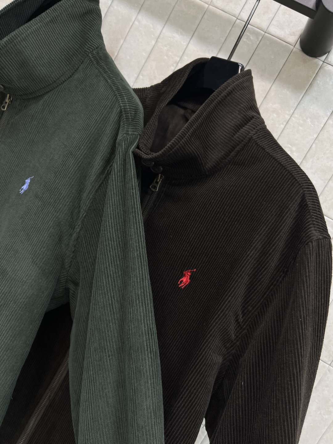 拉夫劳伦25秋冬新款 灯芯绒立领夹克外套 经典灯芯绒材质 复古又保暖 秋冬穿超合适！日常通勤或休闲都能轻