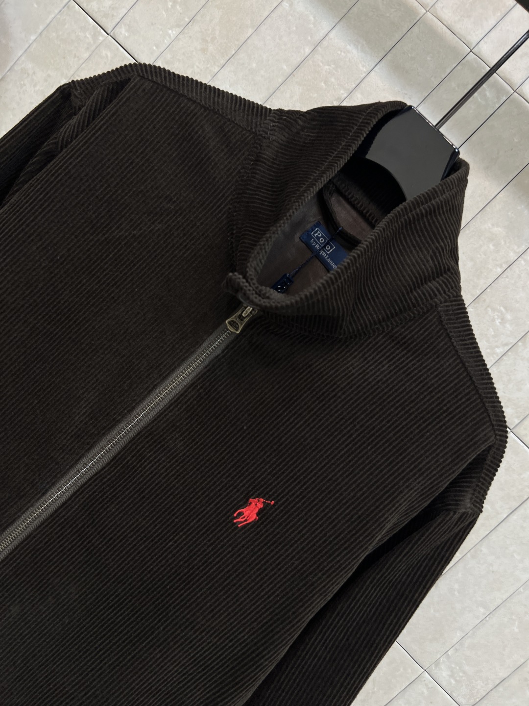 拉夫劳伦25秋冬新款 灯芯绒立领夹克外套 经典灯芯绒材质 复古又保暖 秋冬穿超合适！日常通勤或休闲都能轻