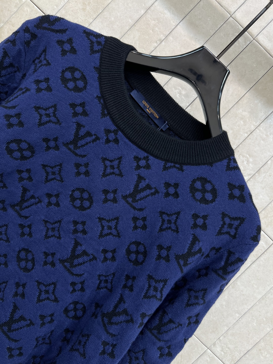 L家 25秋冬新款 经典老花针织毛衣 经典Monogram老花图案 品牌感满满 时尚度UP！圆领设计简约