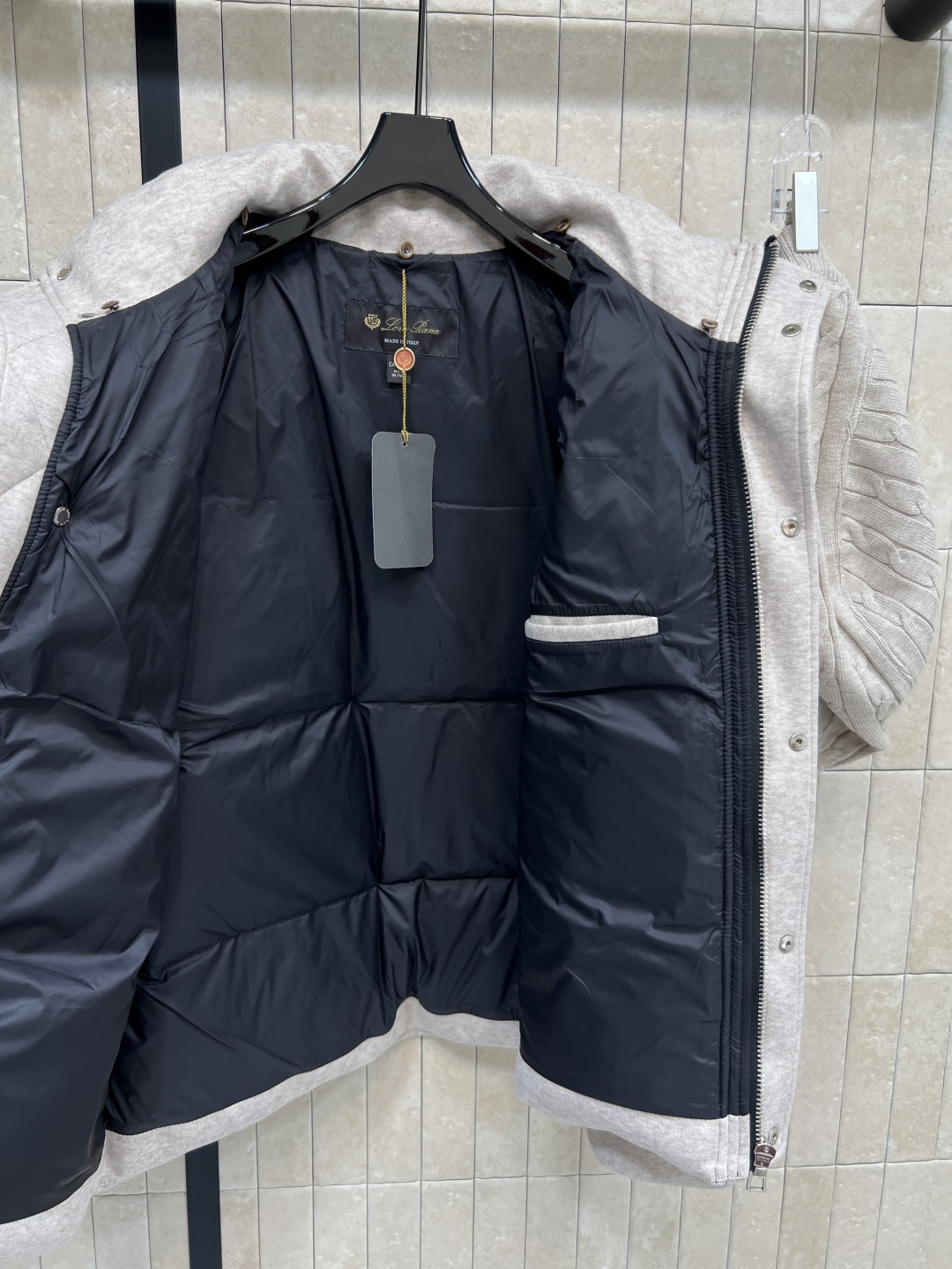 lp🌹 25秋冬新款 针织连帽立领羽绒服 简约设计+高品质面料 国标90鸭绒填充 保暖力满分！触感舒适又