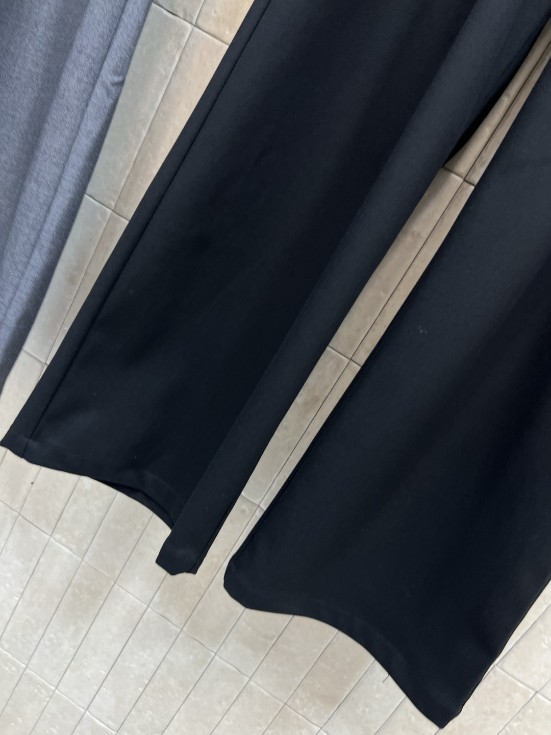 25秋冬新款 腰带压褶西装长裤 简约高级的清冷色系 超级适合日常通勤 很有feel的一款西裤 精巧的剪裁