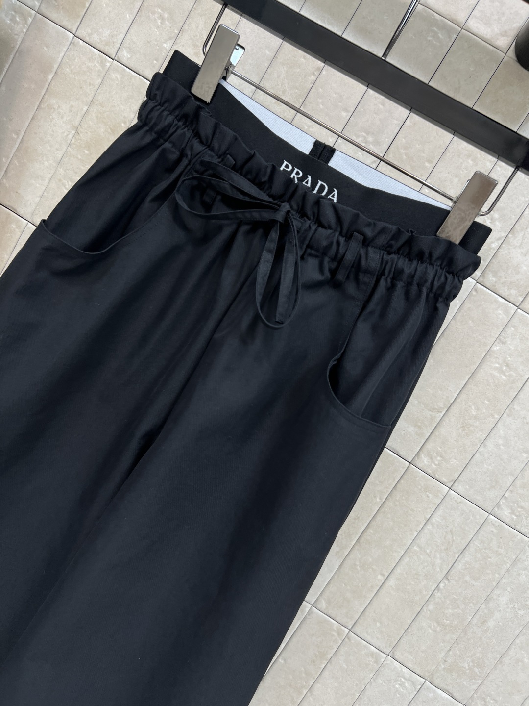 PD家 25秋冬新款 双腰头阔腿裤 宽松阔腿版型做双腰头设计 表现出腰部的非常规腰部塑造 撞色拼接log