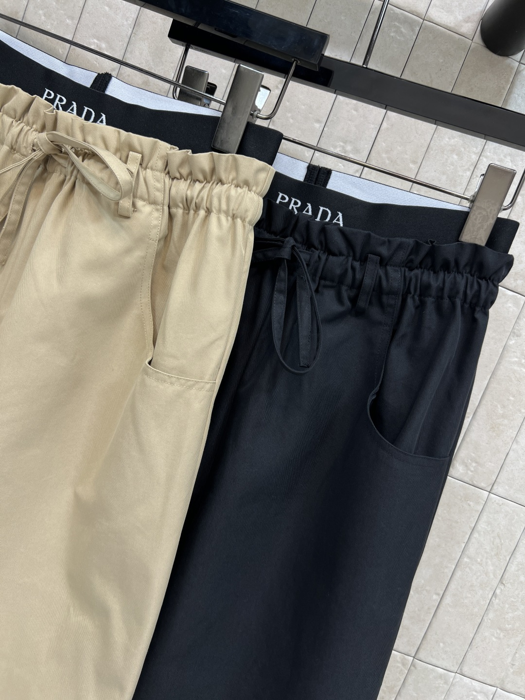 PD家 25秋冬新款 双腰头阔腿裤 宽松阔腿版型做双腰头设计 表现出腰部的非常规腰部塑造 撞色拼接log