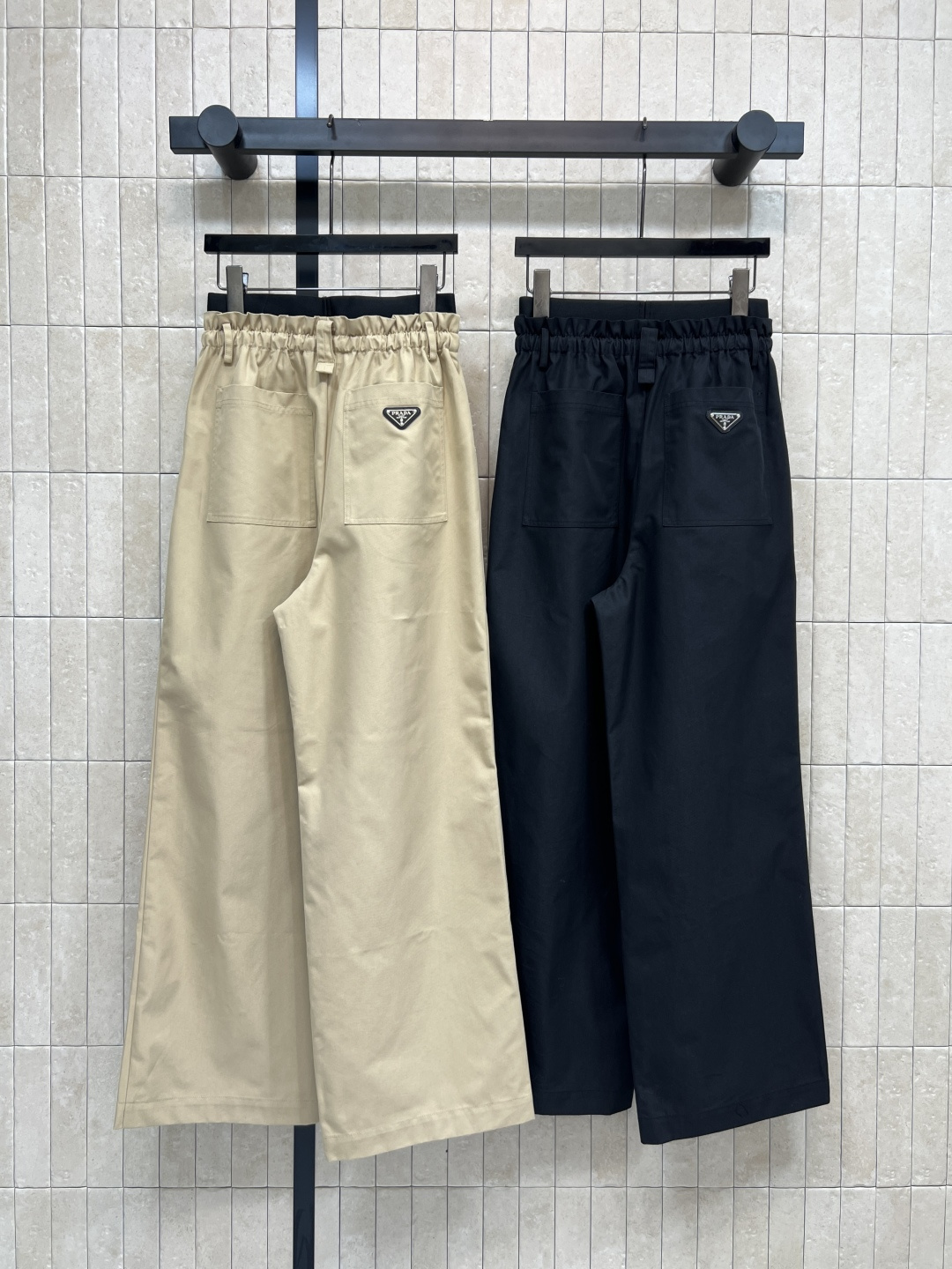 PD家 25秋冬新款 双腰头阔腿裤 宽松阔腿版型做双腰头设计 表现出腰部的非常规腰部塑造 撞色拼接log