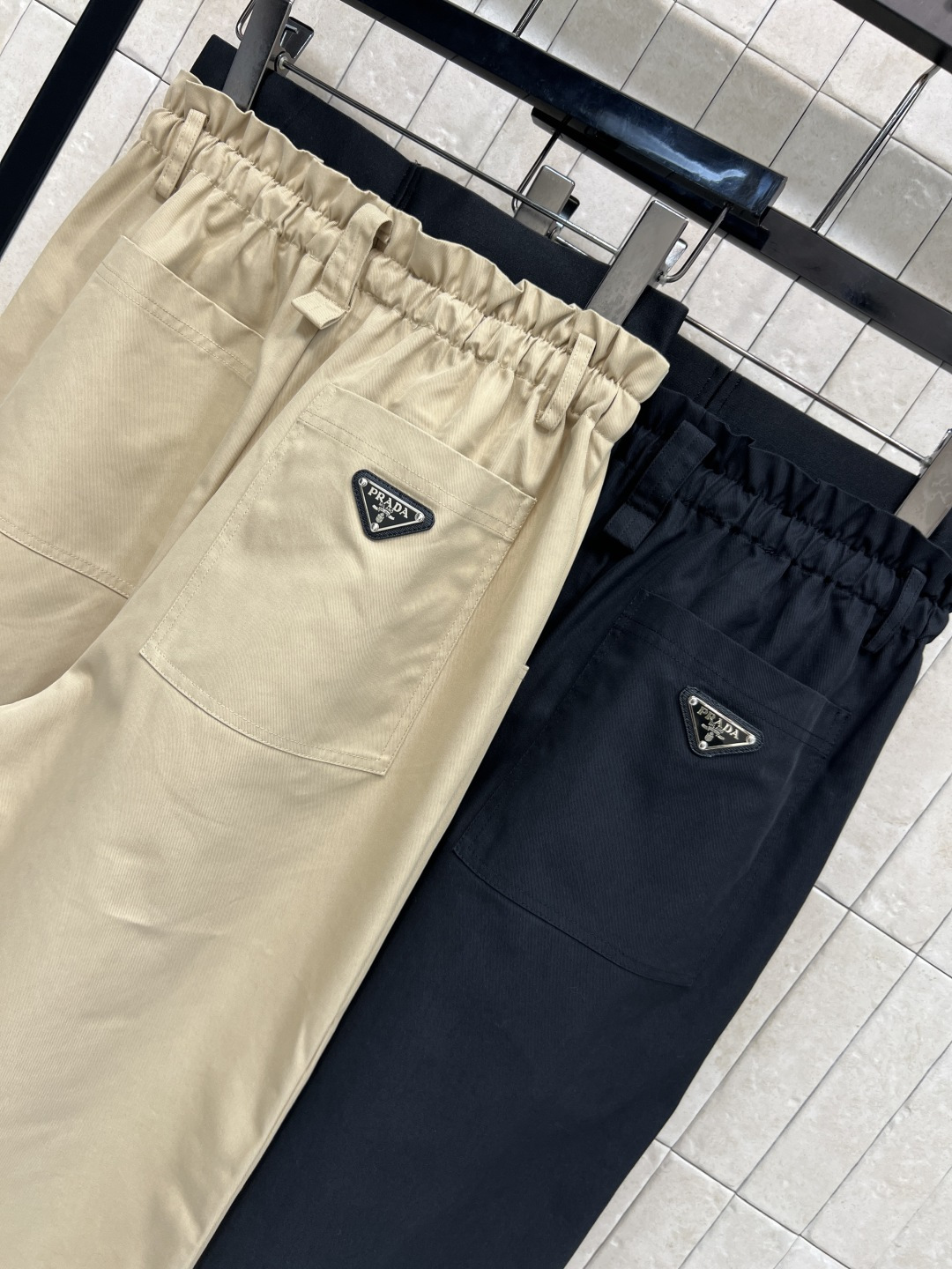 PD家 25秋冬新款 双腰头阔腿裤 宽松阔腿版型做双腰头设计 表现出腰部的非常规腰部塑造 撞色拼接log