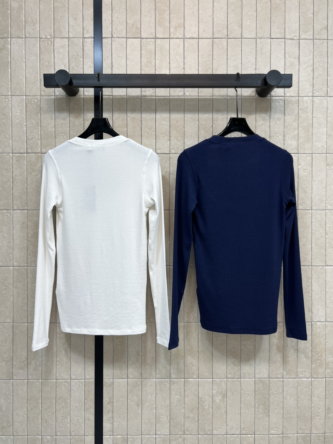 25秋冬新款 大圆领长袖打底衫 精致又高级 超级适合早春搭配 贴合身材曲线上身轻松穿出好身材 透气性和细