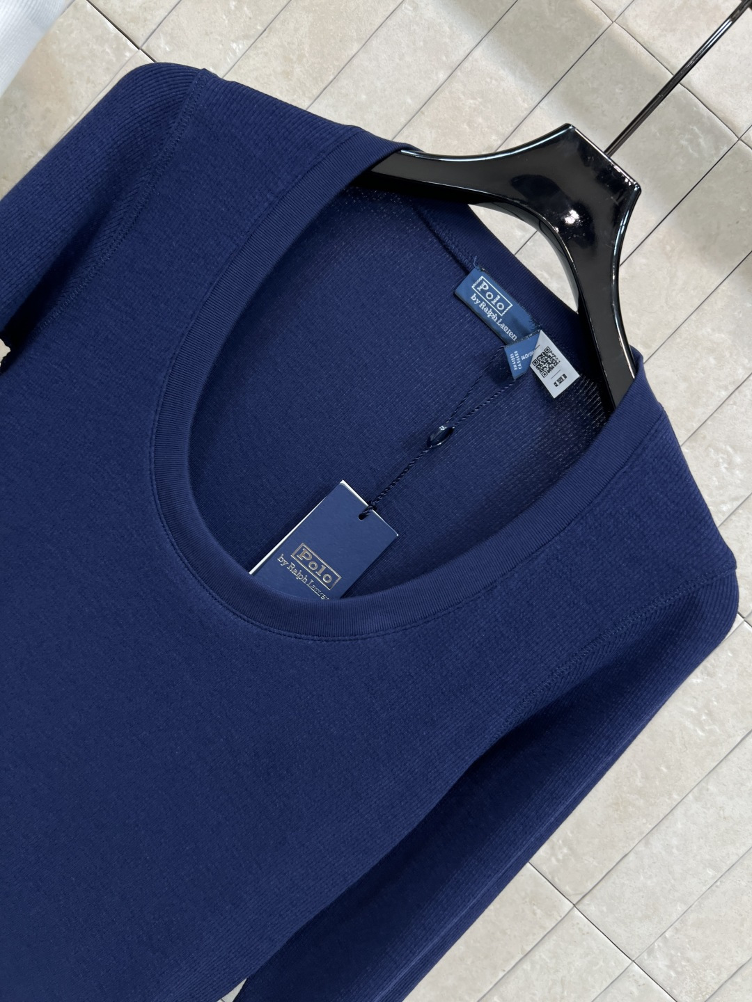 25秋冬新款 大圆领长袖打底衫 精致又高级 超级适合早春搭配 贴合身材曲线上身轻松穿出好身材 透气性和细