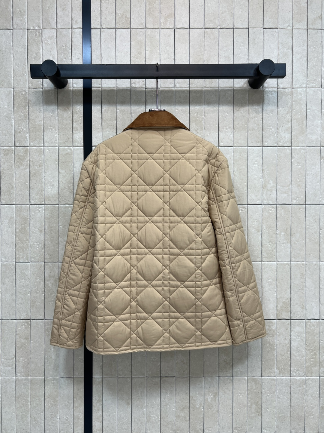 D家 25秋冬新款 灯芯绒翻领拼接衍缝格子夹棉外套 经典菱格纹+灯芯绒翻领 复古感满满！轻薄填充 秋冬穿