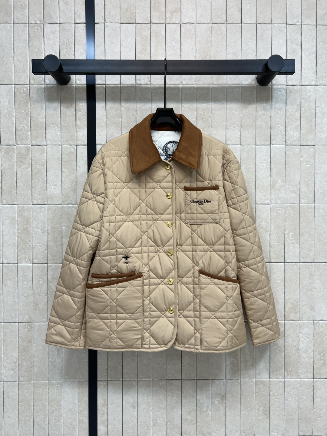 D家 25秋冬新款 灯芯绒翻领拼接衍缝格子夹棉外套 经典菱格纹+灯芯绒翻领 复古感满满！轻薄填充 秋冬穿