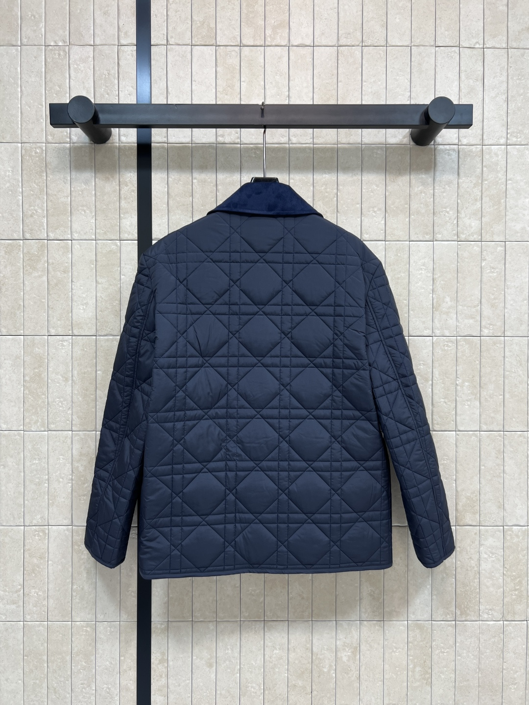 D家 25秋冬新款 灯芯绒翻领拼接衍缝格子夹棉外套 经典菱格纹+灯芯绒翻领 复古感满满！轻薄填充 秋冬穿