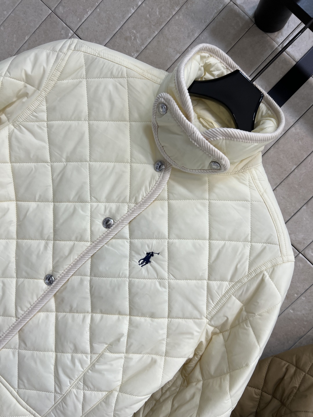 拉夫劳伦 25秋冬新款 立领菱格绗缝棉服 经典菱形格纹+小马刺绣 辨识度超高！轻薄夹棉材质 初冬穿刚刚好