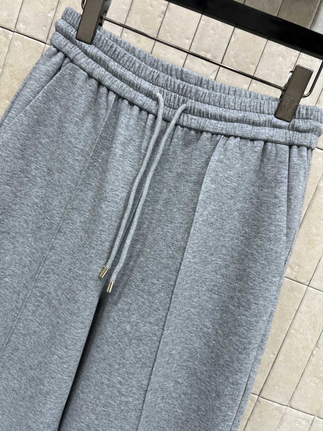 L家 25秋冬新款 翻领花苞外套+高腰休闲裤 一套搭配上身温柔又日常休闲 定制的太空薄棉面料 舒适又百款