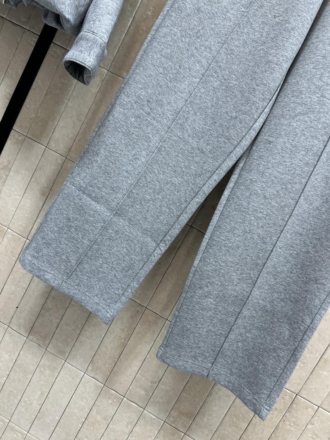 L家 25秋冬新款 翻领花苞外套+高腰休闲裤 一套搭配上身温柔又日常休闲 定制的太空薄棉面料 舒适又百款