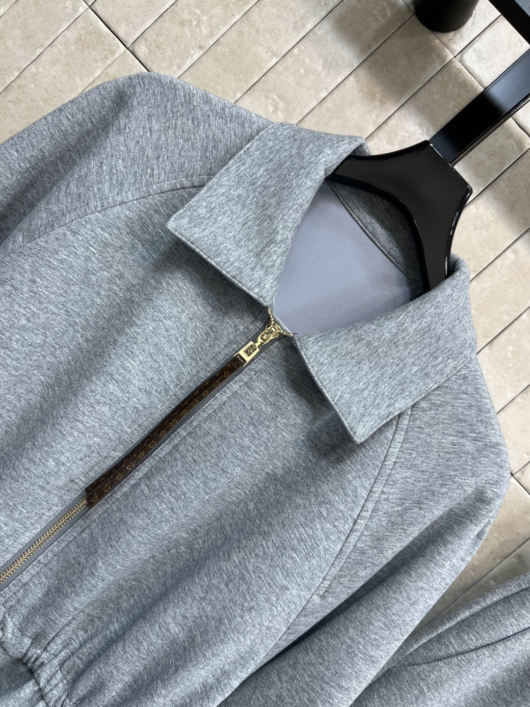 L家 25秋冬新款 翻领花苞外套+高腰休闲裤 一套搭配上身温柔又日常休闲 定制的太空薄棉面料 舒适又百款