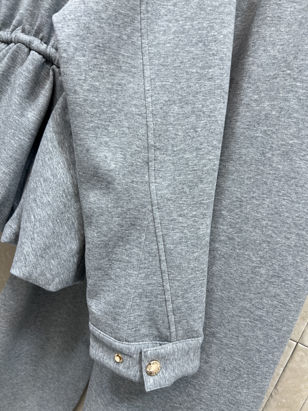 L家 25秋冬新款 翻领花苞外套+高腰休闲裤 一套搭配上身温柔又日常休闲 定制的太空薄棉面料 舒适又百款