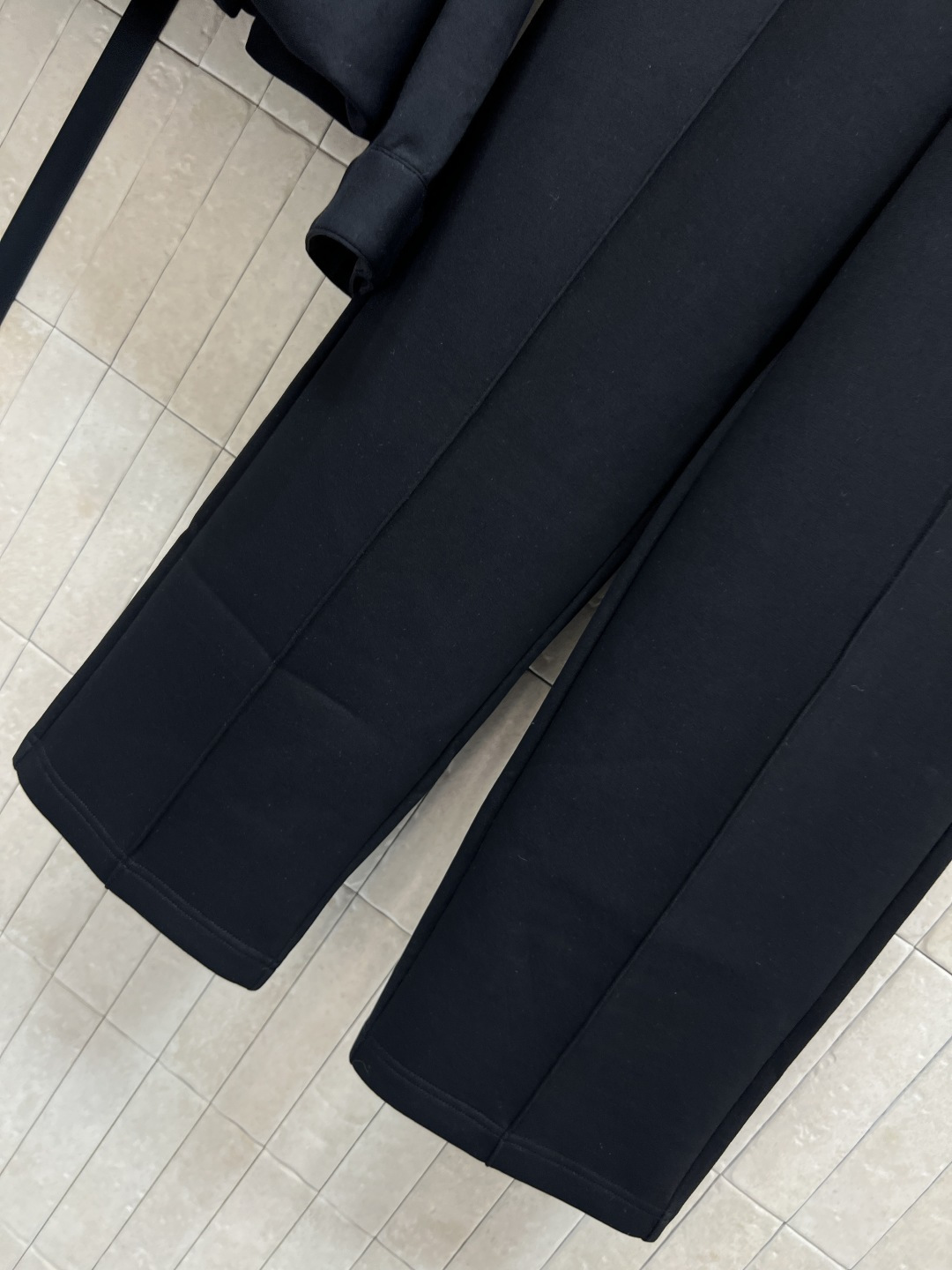 L家 25秋冬新款 翻领花苞外套+高腰休闲裤 一套搭配上身温柔又日常休闲 定制的太空薄棉面料 舒适又百款