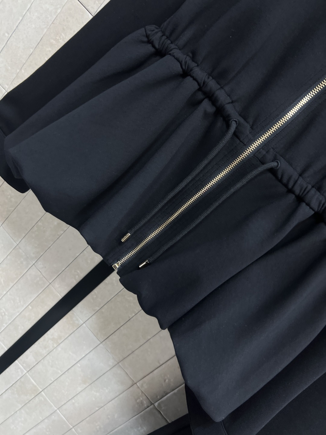 L家 25秋冬新款 翻领花苞外套+高腰休闲裤 一套搭配上身温柔又日常休闲 定制的太空薄棉面料 舒适又百款