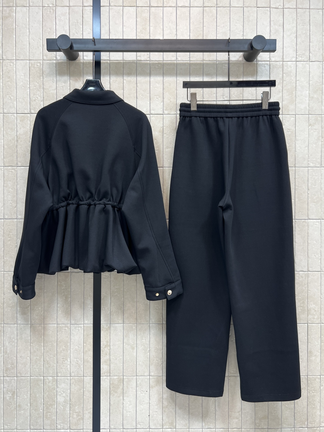 L家 25秋冬新款 翻领花苞外套+高腰休闲裤 一套搭配上身温柔又日常休闲 定制的太空薄棉面料 舒适又百款