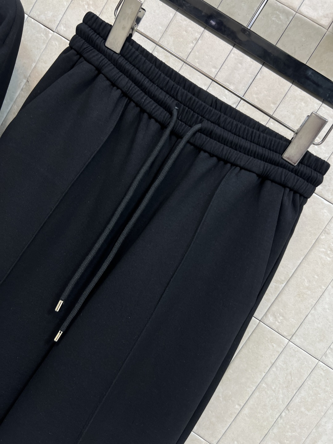 L家 25秋冬新款 翻领花苞外套+高腰休闲裤 一套搭配上身温柔又日常休闲 定制的太空薄棉面料 舒适又百款