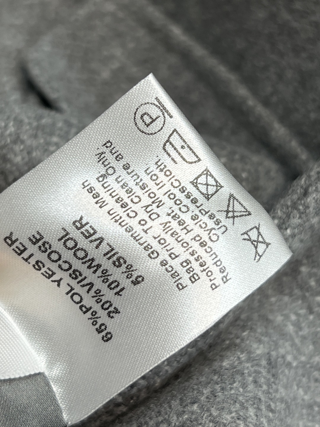 CE家 25秋冬新款 气质短款小西装+斜扣开叉半裙 一套上身超级显瘦气质 定制西装面料 自带复古的时髦范